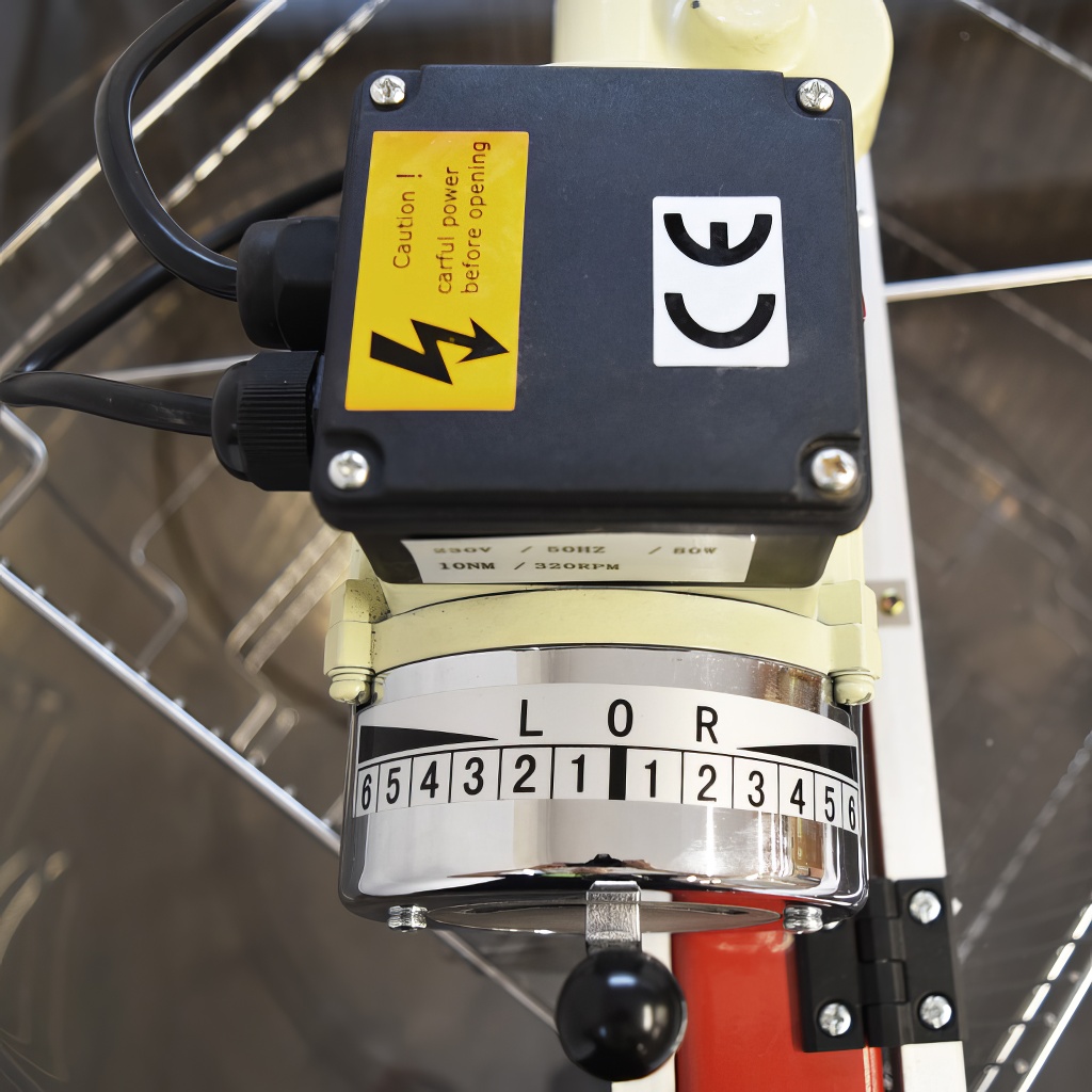 Mézpergető Swiss Biene 4 keretes elektromos 230V meghajtás P64
